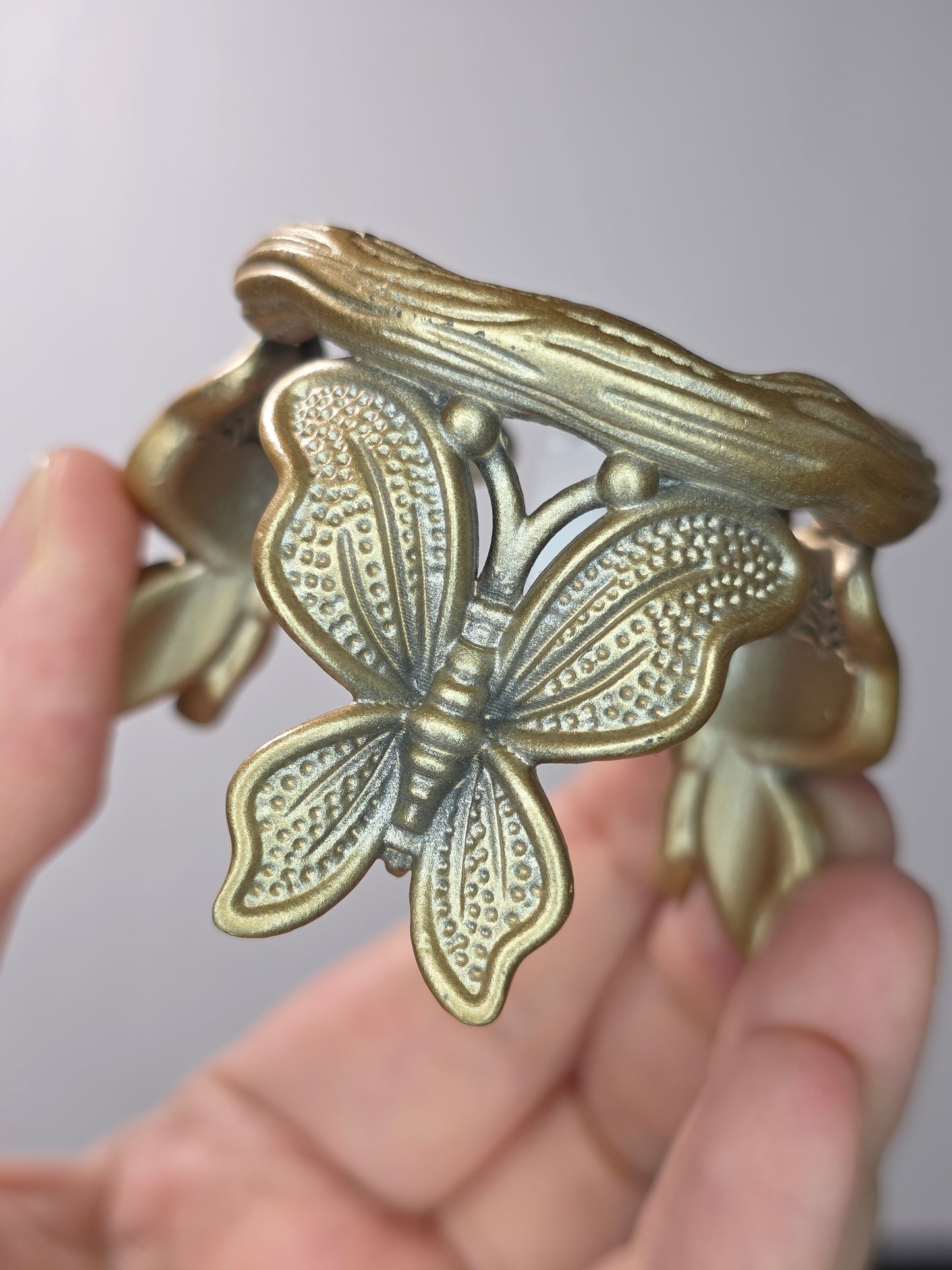 Metal Butterfly Sphere Stand