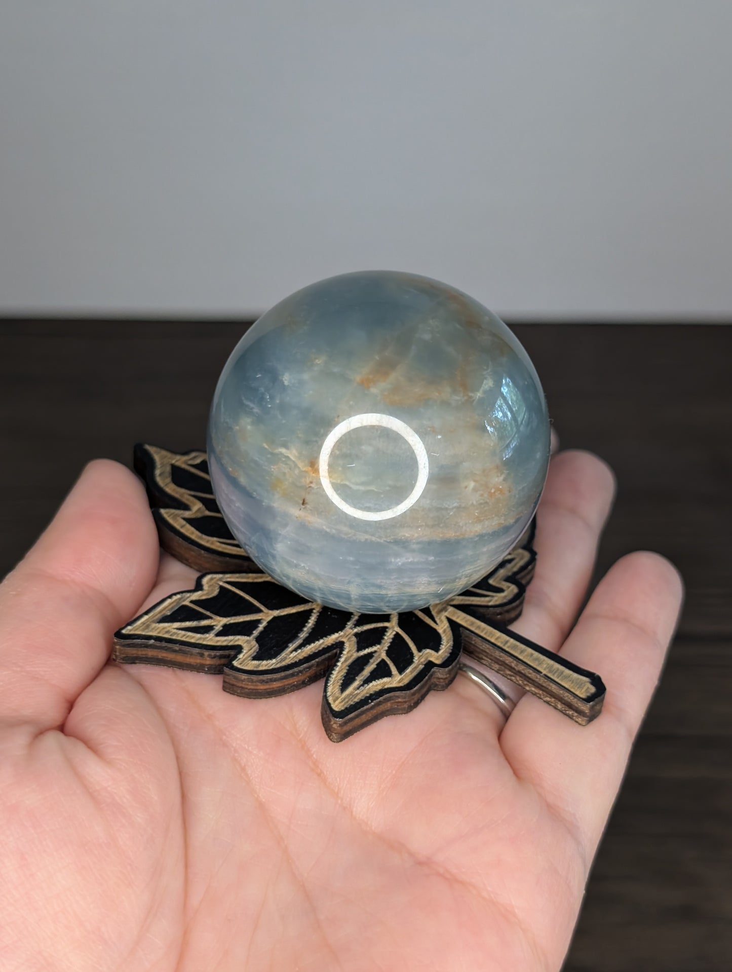 Wooden Leaf Sphere Holder