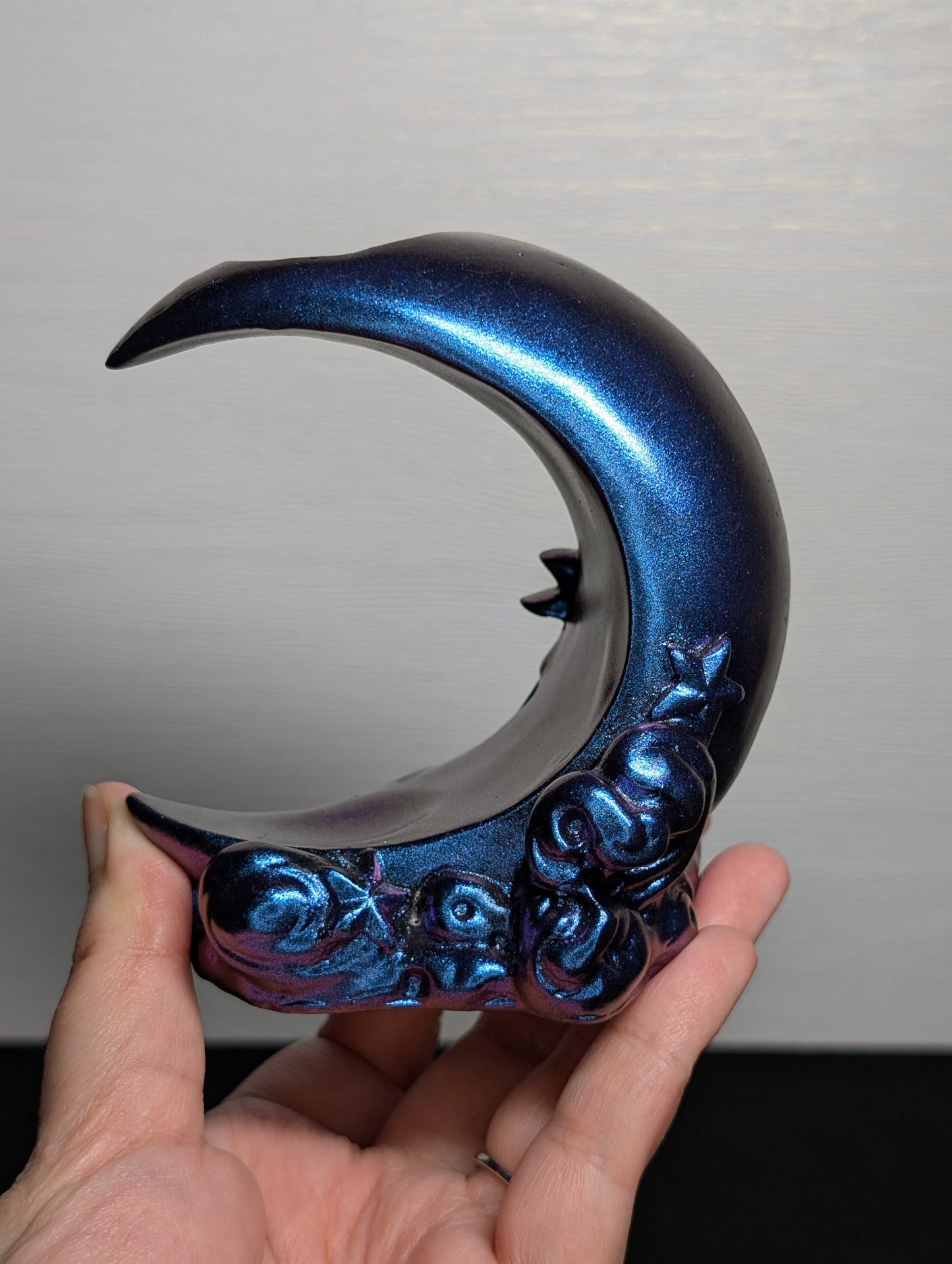 Decorative moon double sphere holder