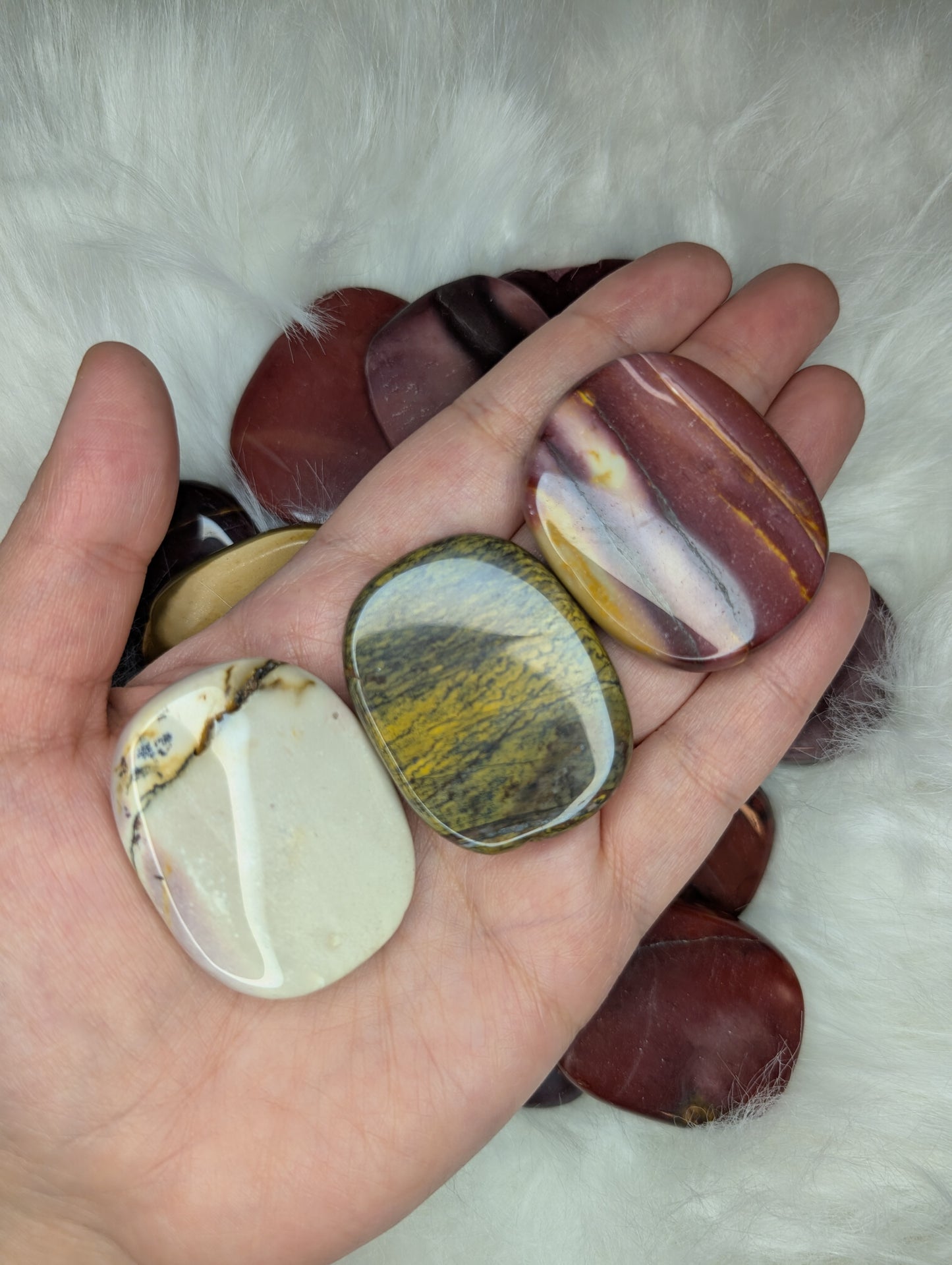 Mookaite Flat Pocket Stone AR40