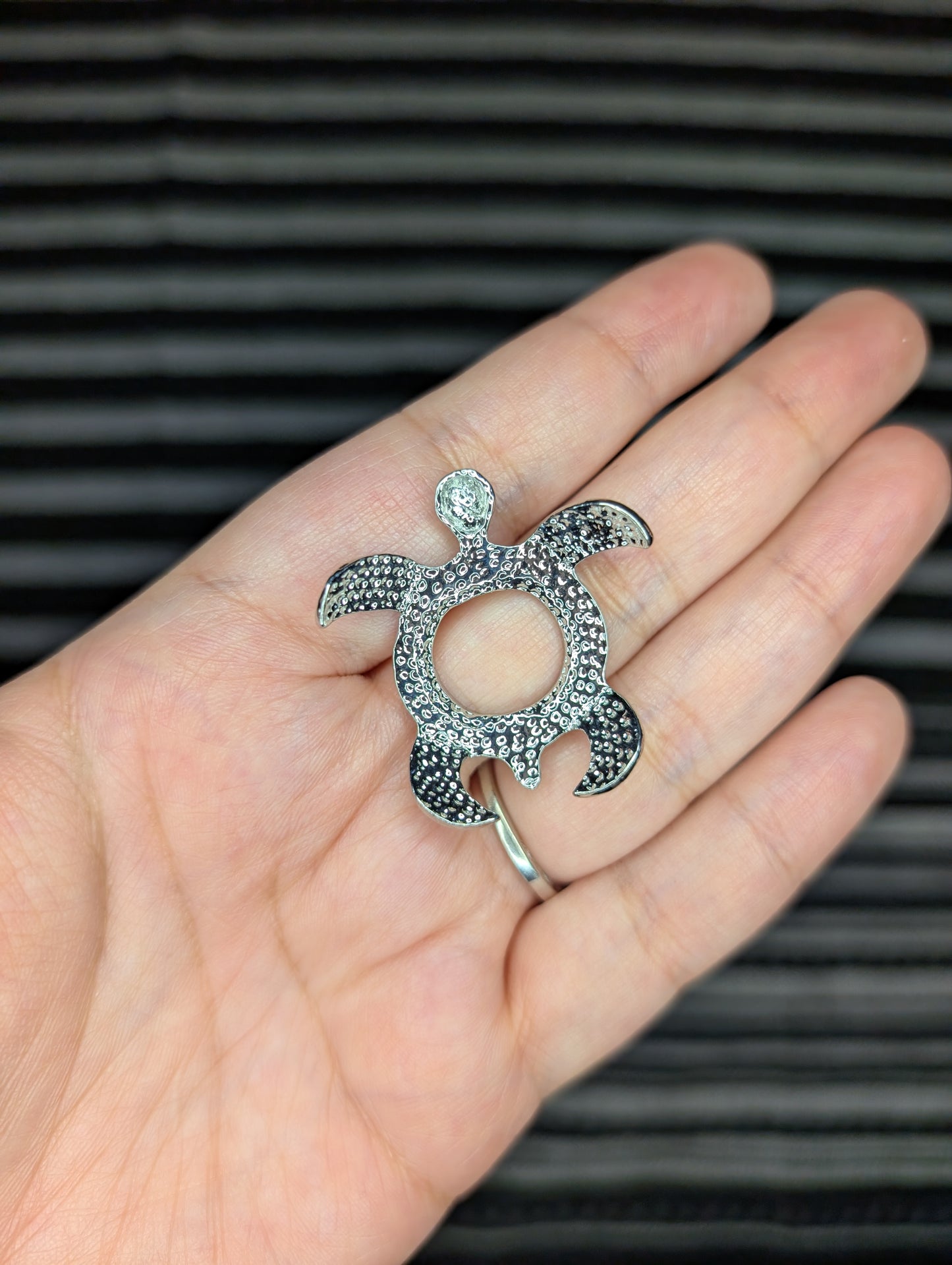 Silver Metal Turtle Mini Sphere Stand