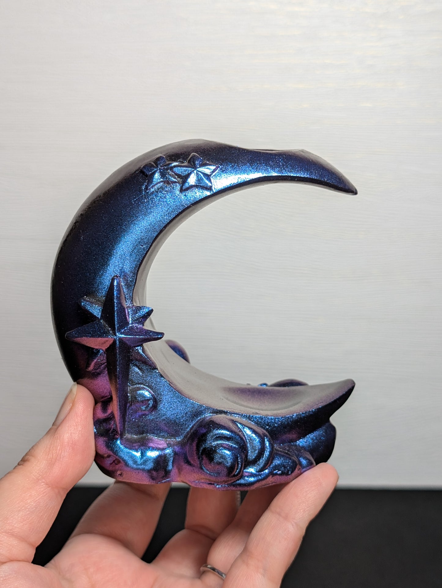 Decorative moon double sphere holder
