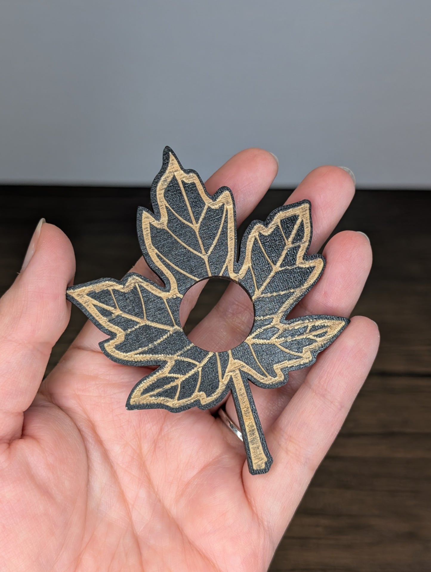 Wooden Leaf Sphere Holder