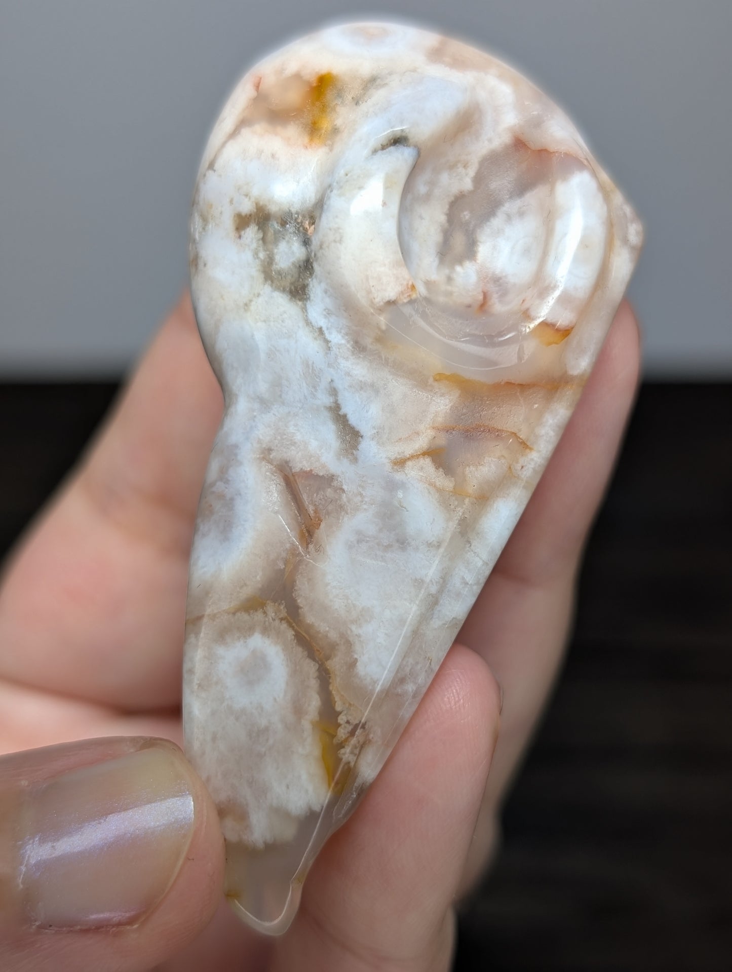 Flower Agate Raven Skull Carving