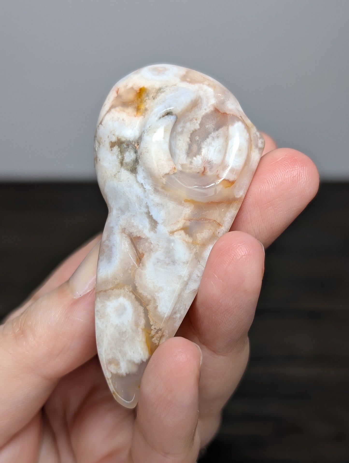 Flower Agate Raven Skull Carving