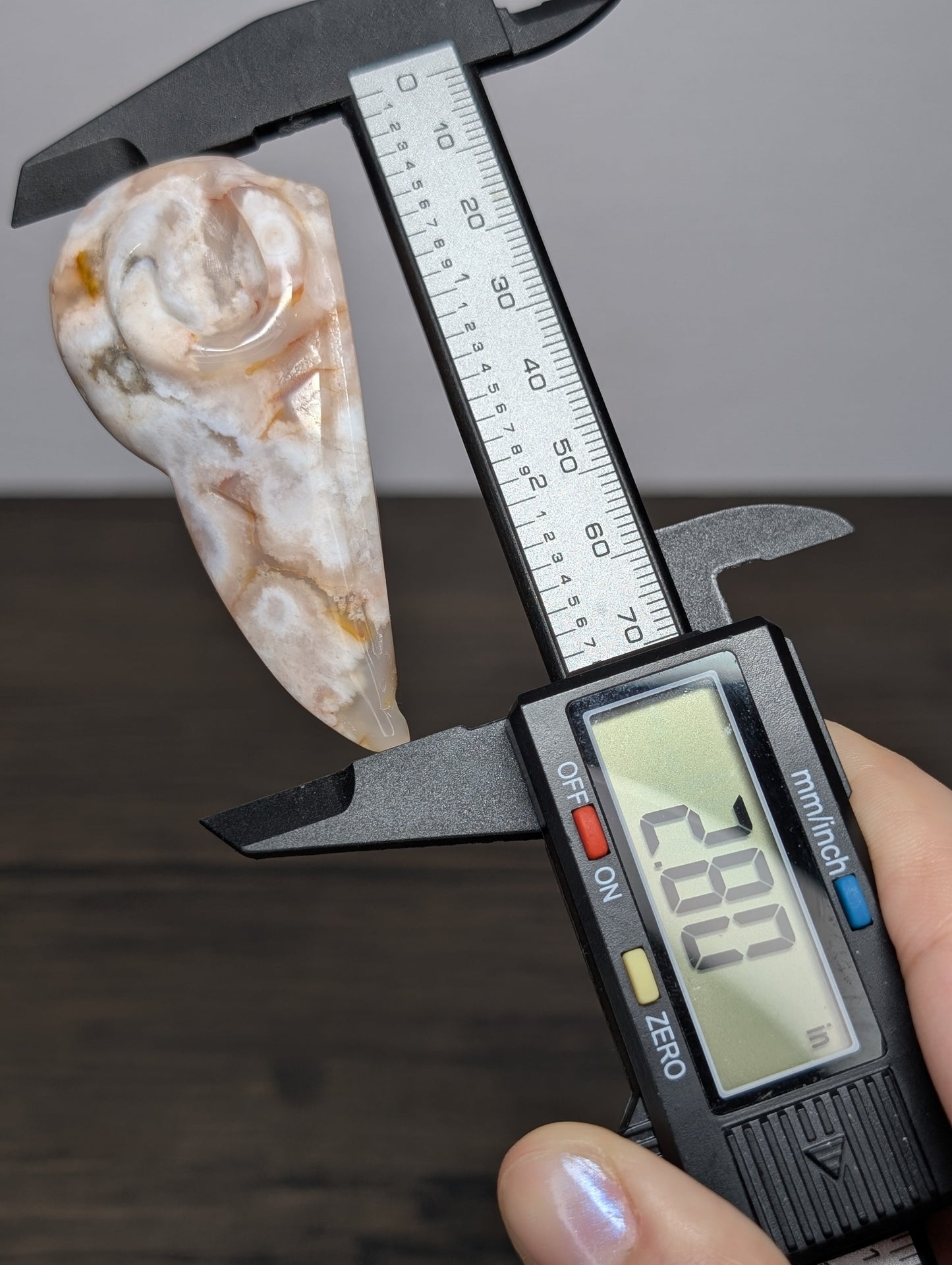 Flower Agate Raven Skull Carving