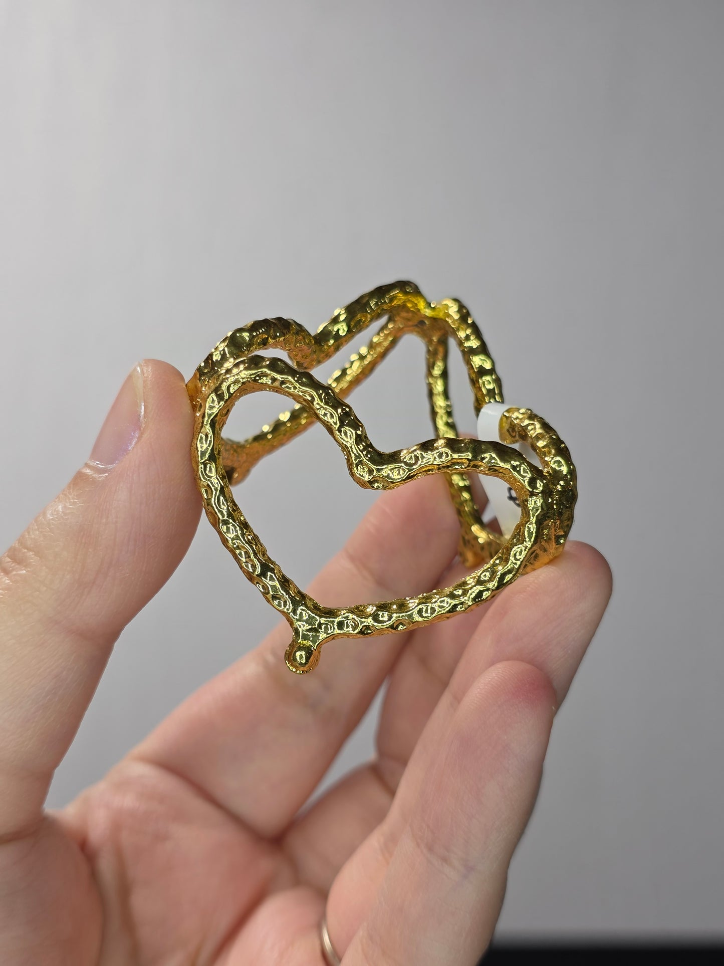 Gold Metal Heart Sphere Stand