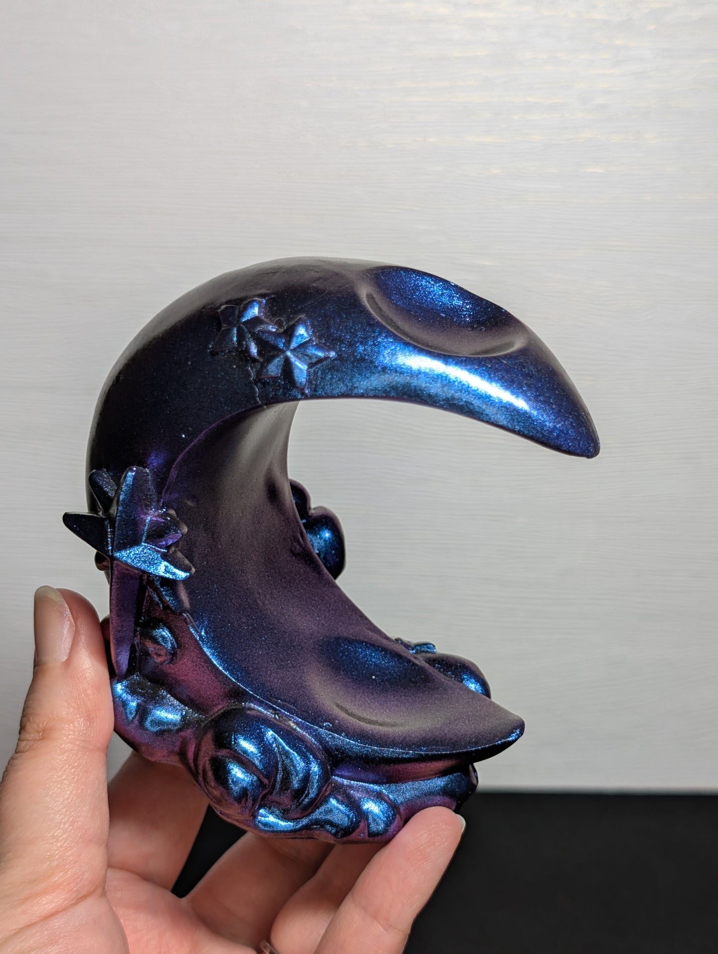 Decorative moon double sphere holder