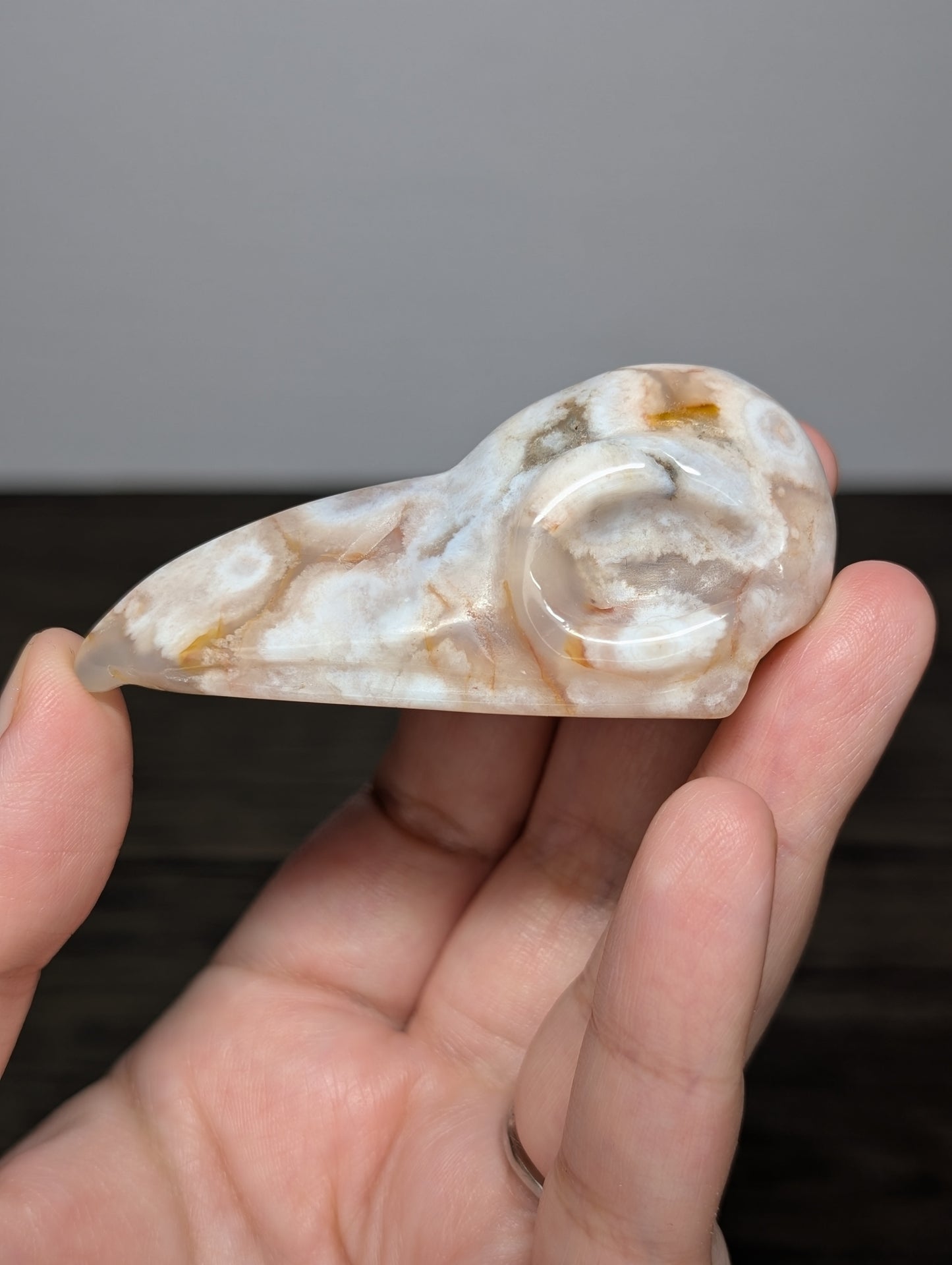 Flower Agate Raven Skull Carving
